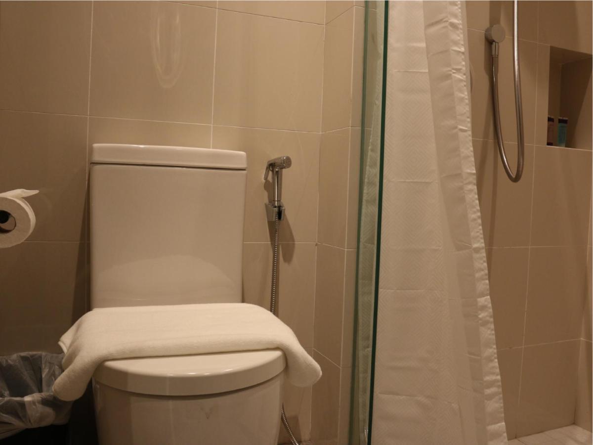 Aqueen Prestige Hotel Jalan Besar Singapore Esterno foto