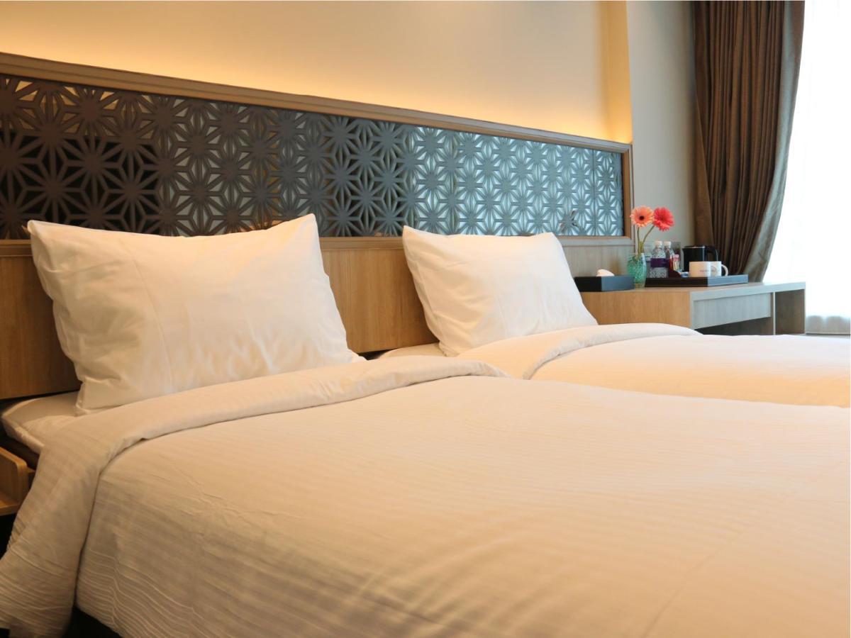 Aqueen Prestige Hotel Jalan Besar Singapore Esterno foto