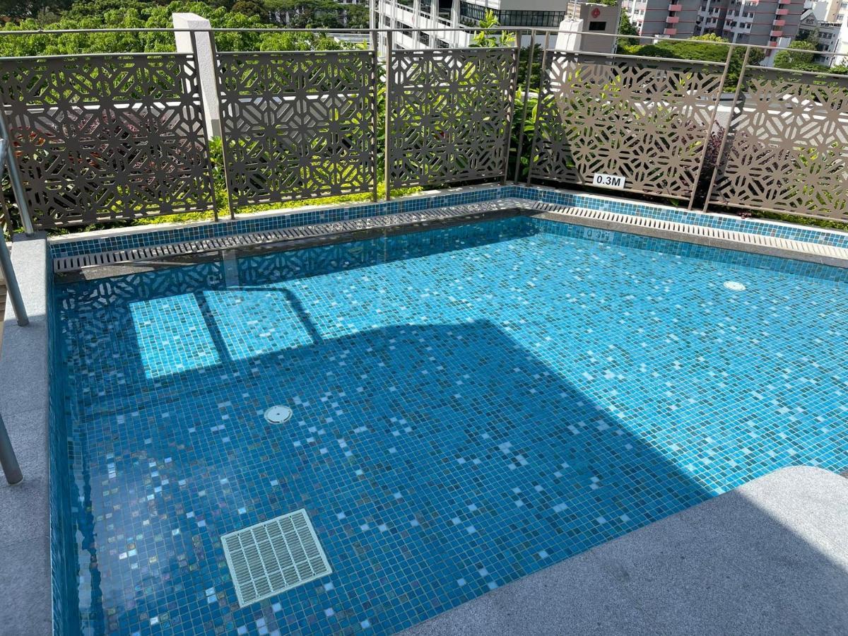 Aqueen Prestige Hotel Jalan Besar Singapore Esterno foto