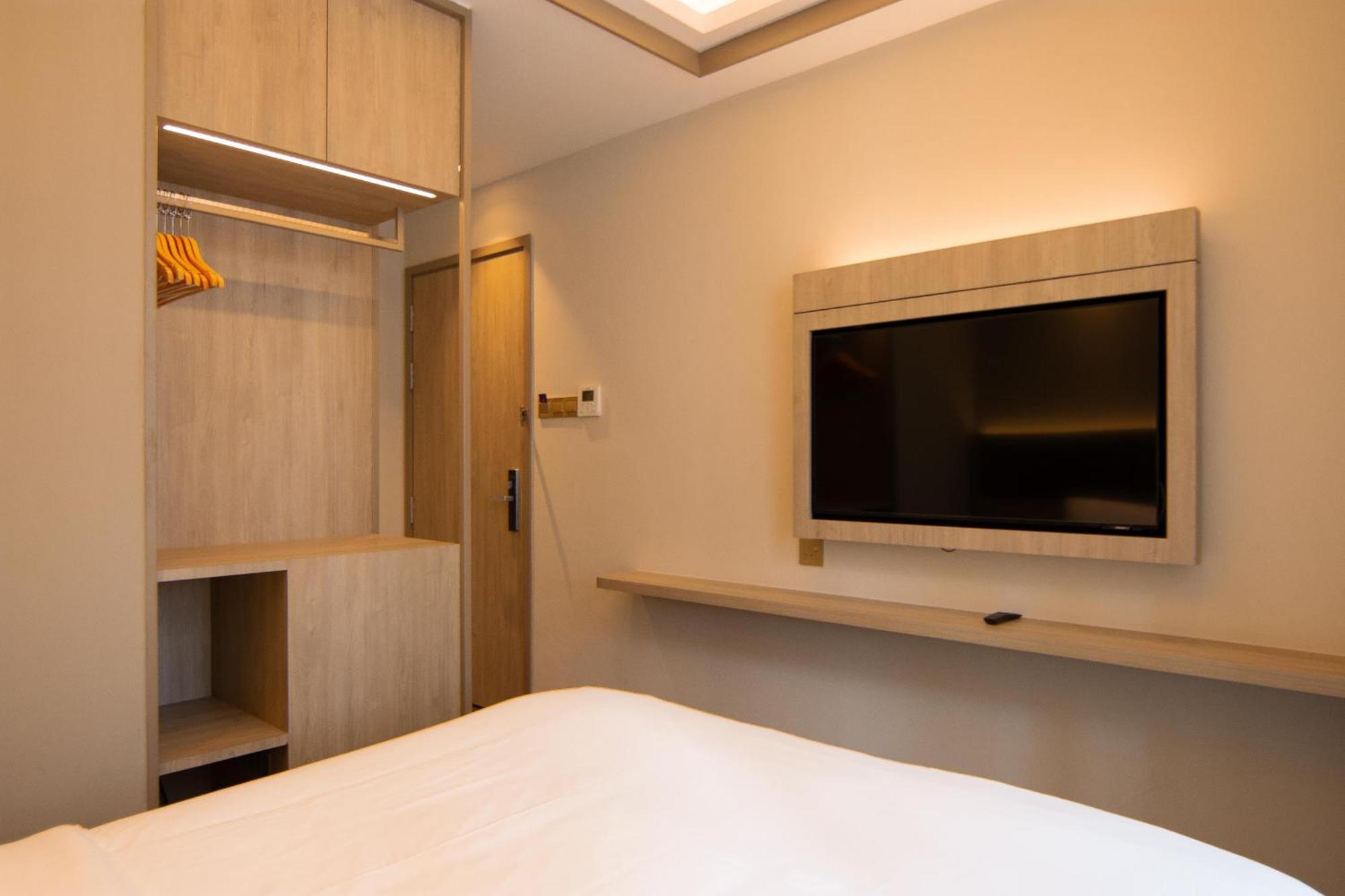 Aqueen Prestige Hotel Jalan Besar Singapore Esterno foto