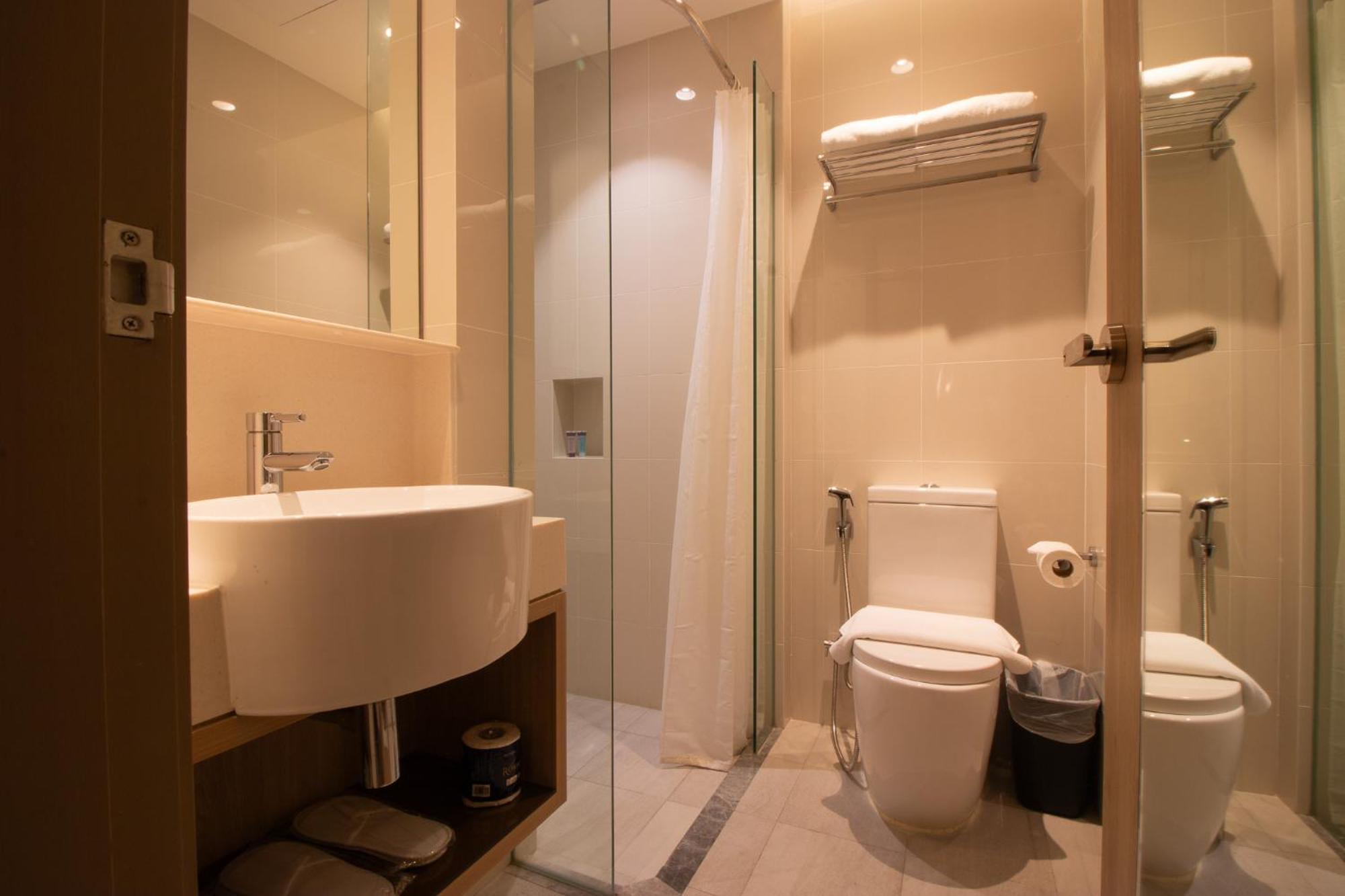 Aqueen Prestige Hotel Jalan Besar Singapore Esterno foto