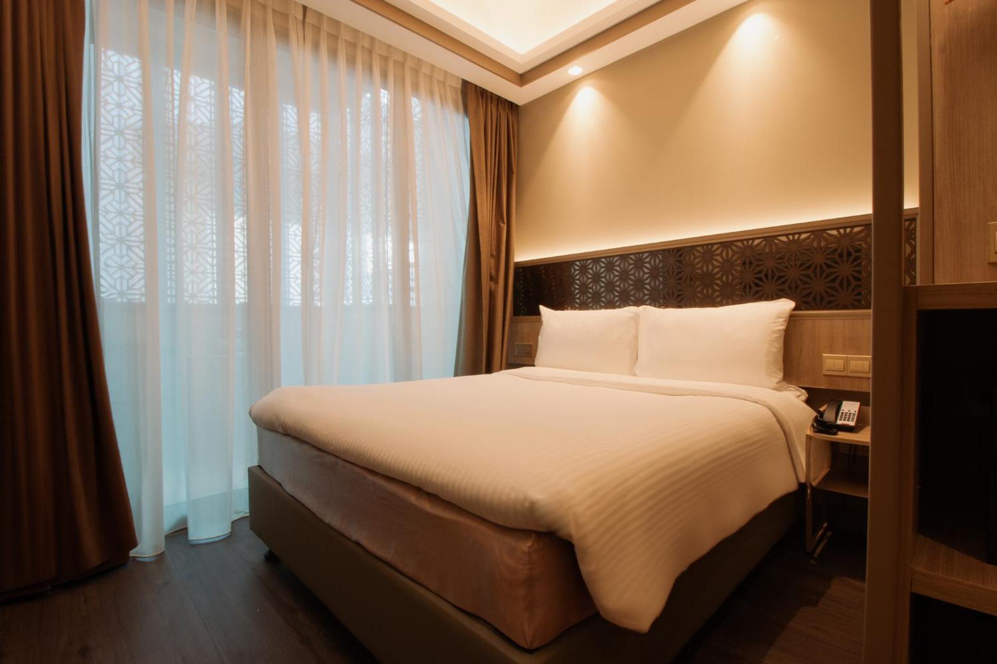 Aqueen Prestige Hotel Jalan Besar Singapore Esterno foto