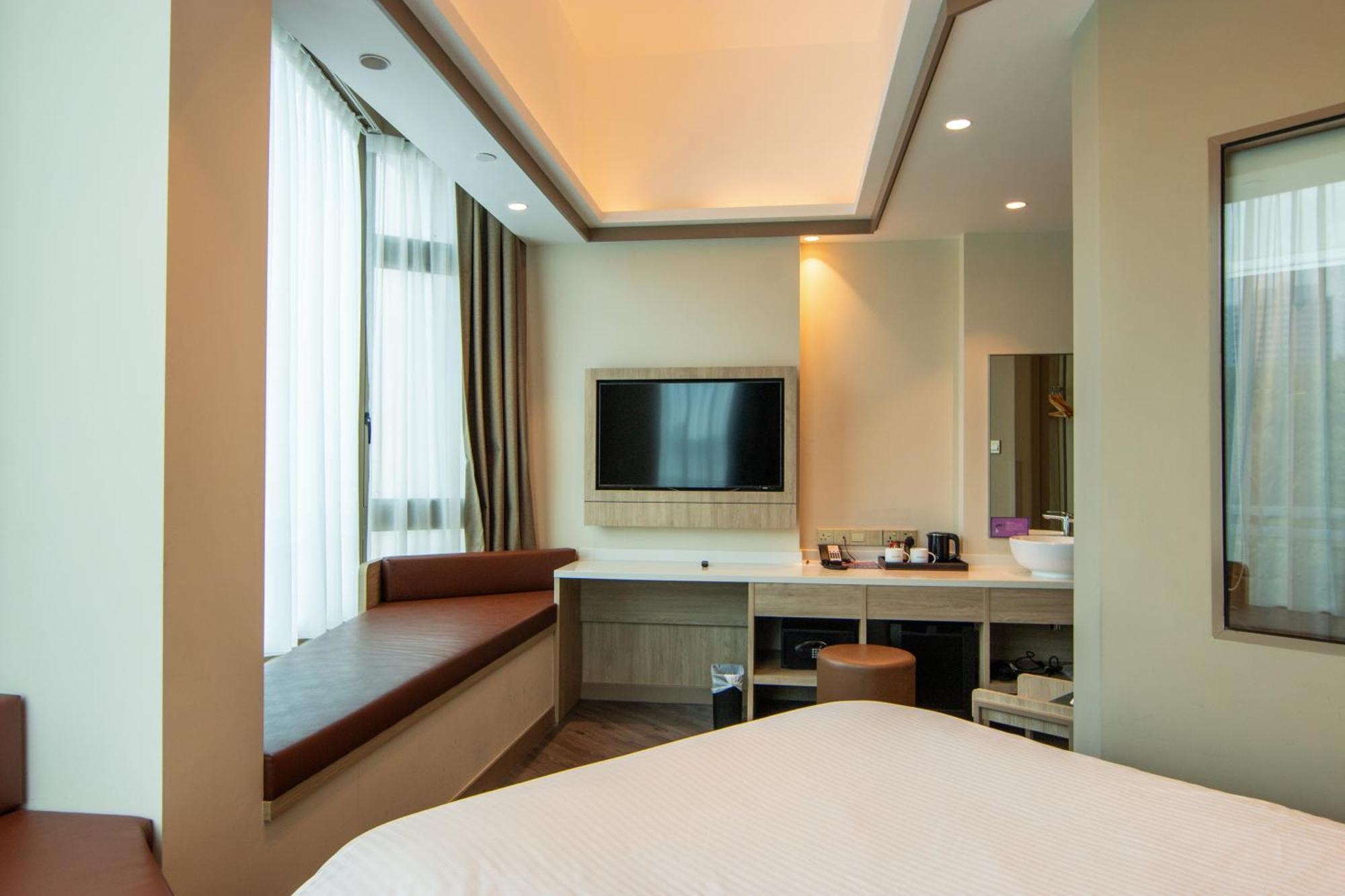 Aqueen Prestige Hotel Jalan Besar Singapore Esterno foto