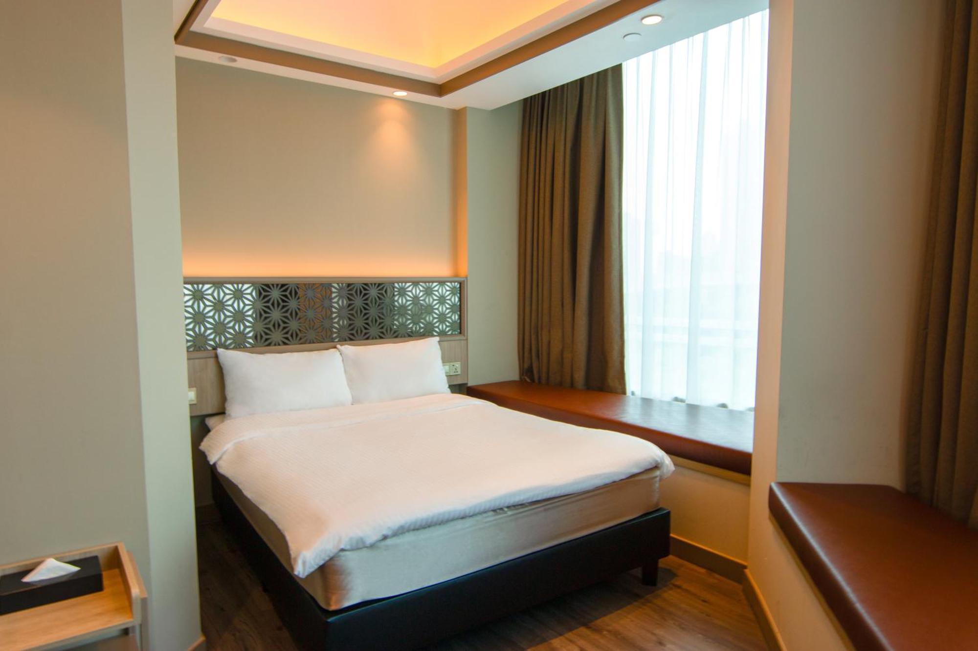 Aqueen Prestige Hotel Jalan Besar Singapore Esterno foto