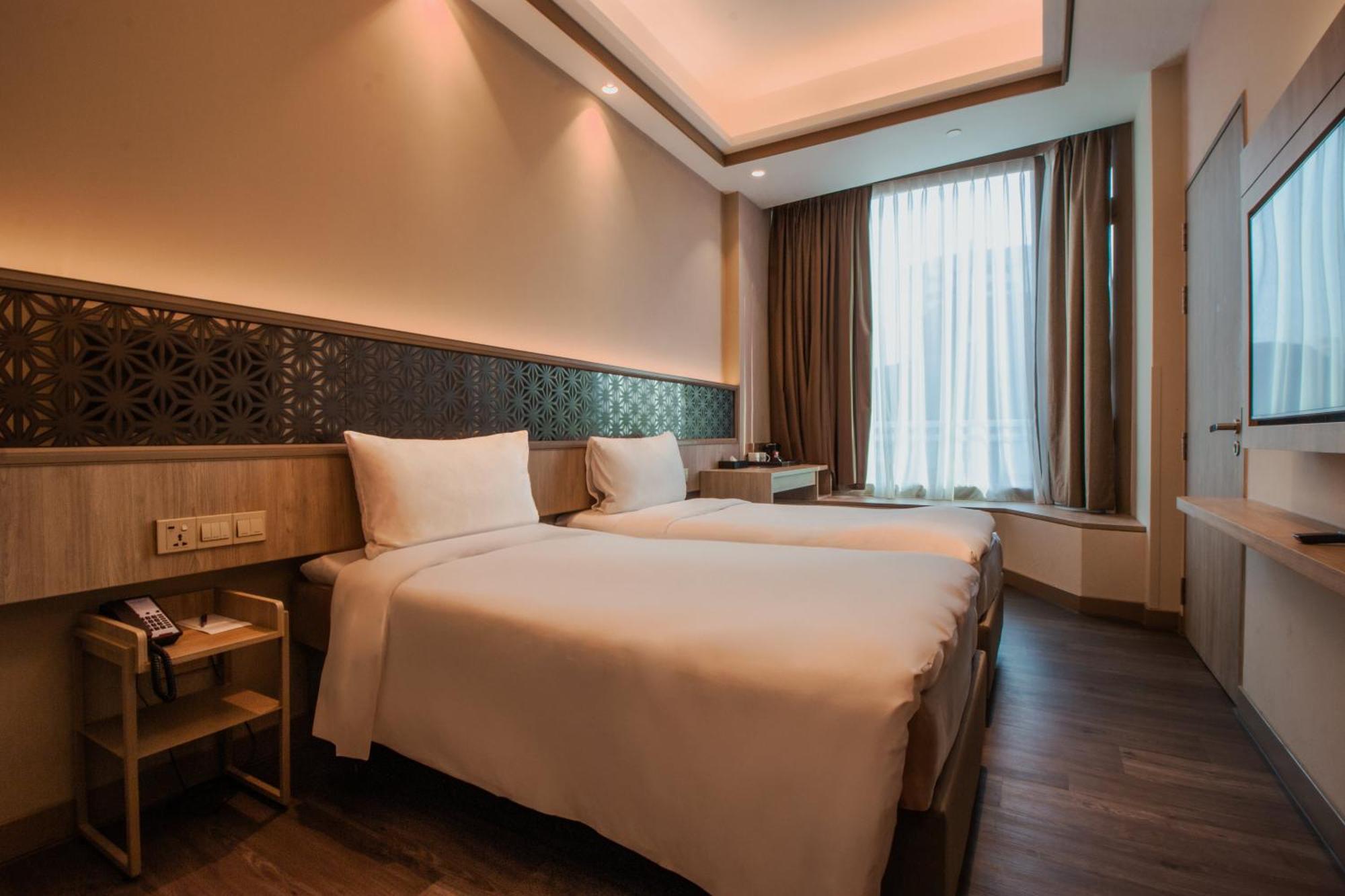 Aqueen Prestige Hotel Jalan Besar Singapore Esterno foto