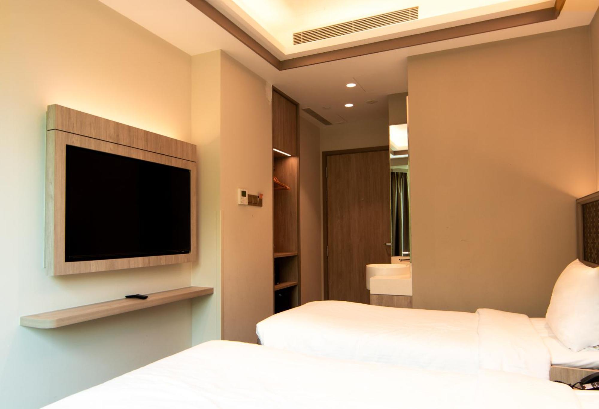 Aqueen Prestige Hotel Jalan Besar Singapore Esterno foto